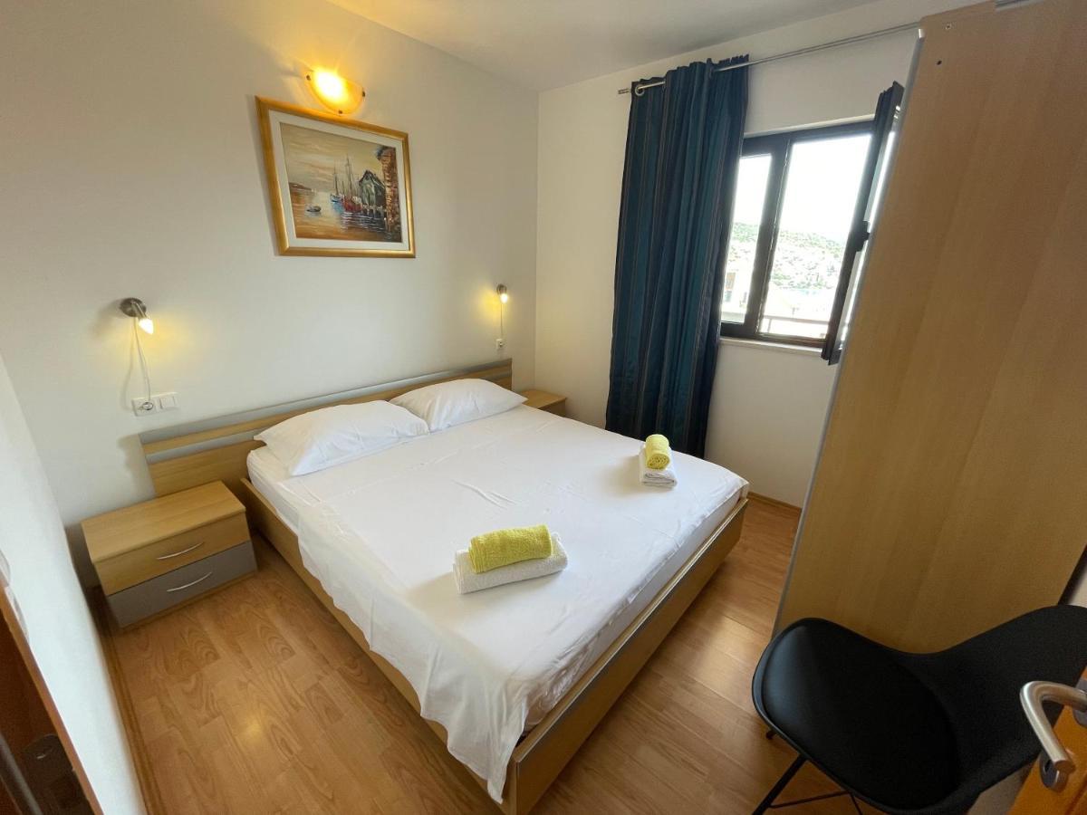 Holiday House Jakasa Trogir Exterior foto